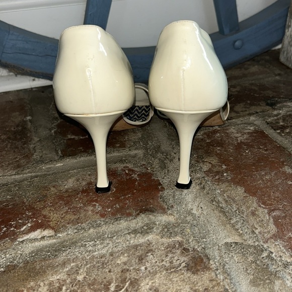 ⭐️Manolo Blahnik Patent Leather Open-Toe Heels⭐️ - Picture 2 of 9